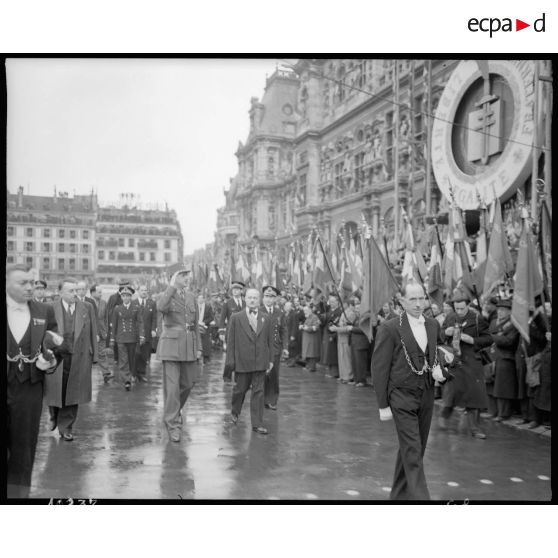 Le général de Gaulle à l'Hôtel de ville de Paris. [description provisoire]