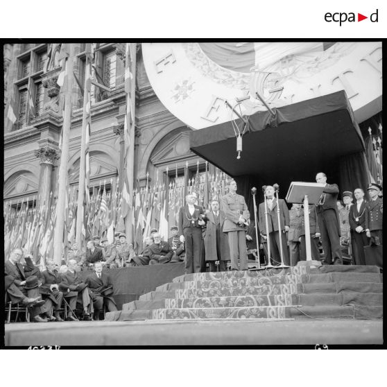 Discours d'André Le Troquer devant l'Hôtel de ville de Paris. [description provisoire]