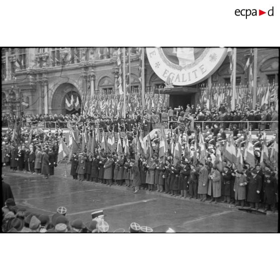 Arrivée du général de Gaulle à l'Hôtel de ville de Paris. [description provisoire]