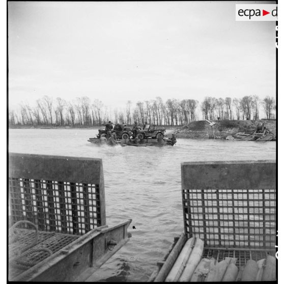 Traversée du Rhin par la 1re Armée. [description provisoire]