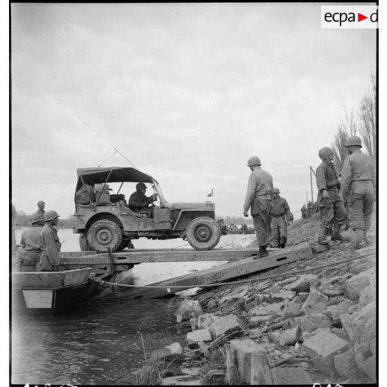 Traversée du Rhin. [description provisoire]