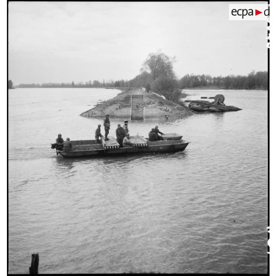 Traversée du Rhin. [description provisoire]