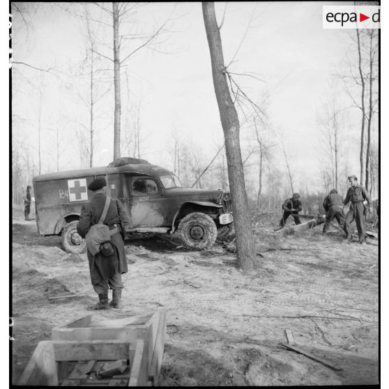 Préparatifs pour traverser le Rhin. [description provisoire]