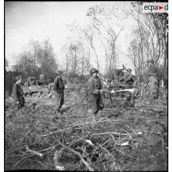 Préparatifs pour la traversée du Rhin. [description provisoire]