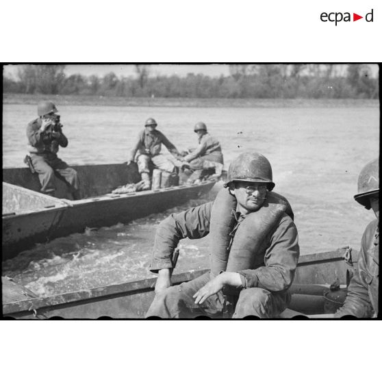 Traversée du Rhin. [description provisoire]