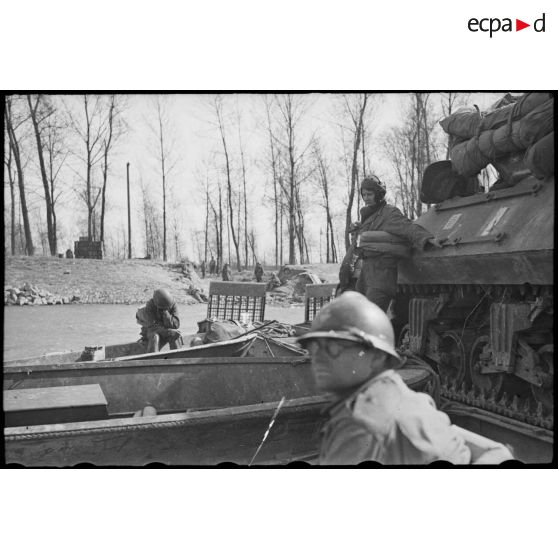 Franchissement du Rhin. [description provisoire]