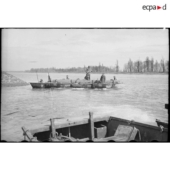 Liaisons d'une rive à l'autre du Rhin. [description provisoire]