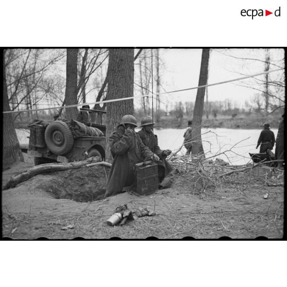 Liaison avec l'autre rive du Rhin. [description provisoire]