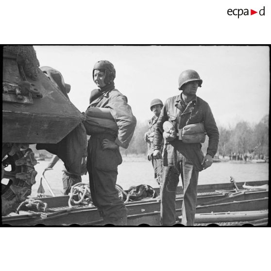 Préparatifs pour la traversée du Rhin. [description provisoire]