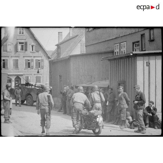 Prise de la ville de Freudestadt - Progression en Forêt Noire. [description provisoire]