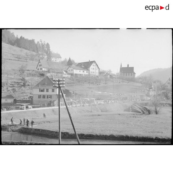 Prise de la ville de Freudestadt - Progression en Forêt Noire. [description provisoire]