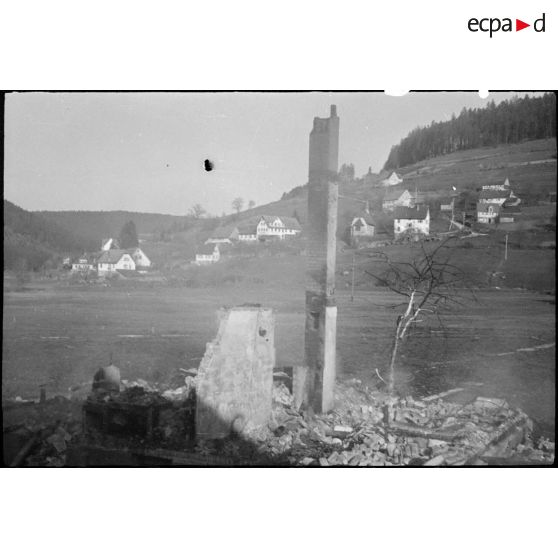Prise de la ville de Freudestadt - Progression en Forêt Noire. [description provisoire]