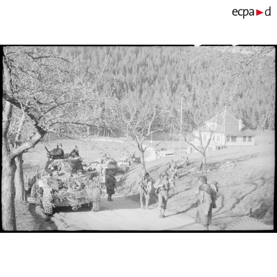 Prise de la ville de Freudestadt - Progression en Forêt Noire. [description provisoire]