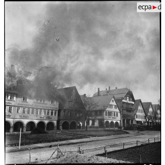 Vue de la ville de Freudenstadt en flammes. [description provisoire]