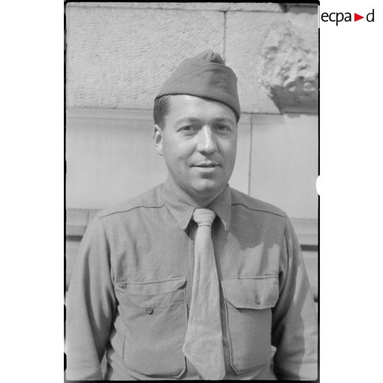 Portrait d'un soldat de la direction du service des essences des armées. [description provisoire]