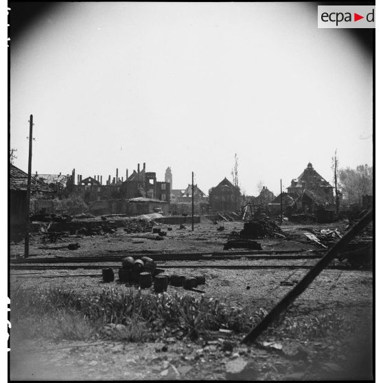 Vue de la ville de Kehl en ruine. [description provisoire]