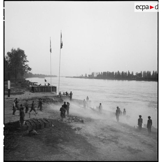 Le général d'armée Jean de Lattre de Tassigny à Kehl. [description provisoire]