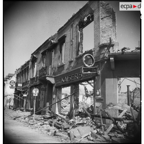 La ville de Kehl en ruine. [description provisoire]