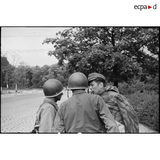 Renseignements fournis à des soldats français par un offficier allemand. [description provisoire]