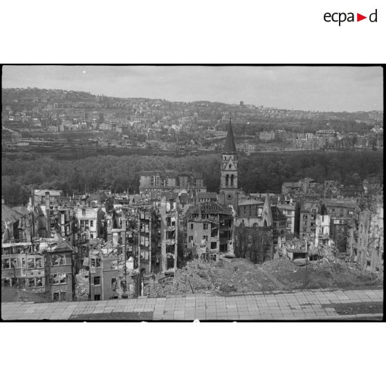 La ville de Stuttgart vue depuis le balcon est de la ville. [description provisoire]