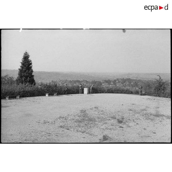 Vue sur la ville de Stuttgart depuis les hauteurs environnantes. [description provisoire]