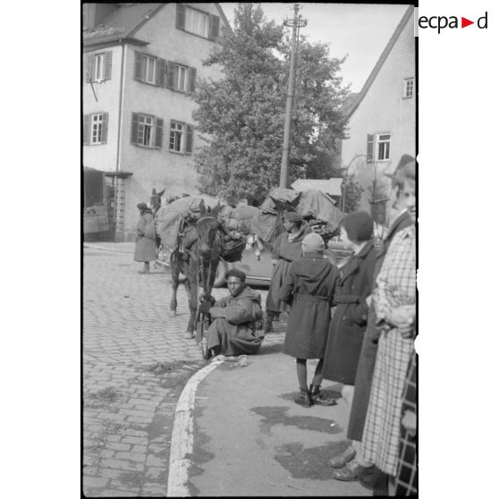 Goumiers du 5e tabor du 2e GTM dans Stuttgart. [description provisoire]