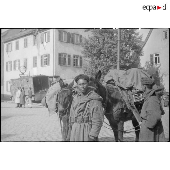 Goumiers d'un tabor du 2e GTM dans Stuttgart. [description provisoire]
