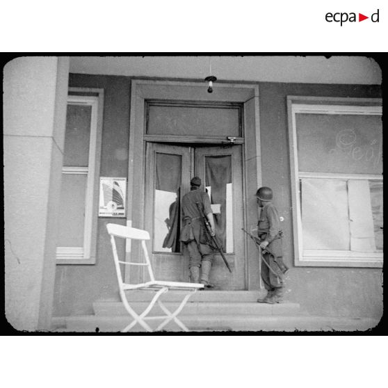 Fouille des bâtiments dans Stuttgart ou ses environs. [description provisoire]