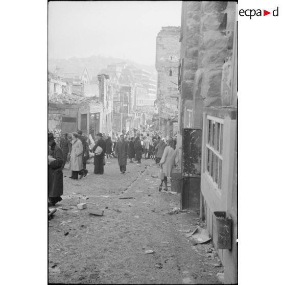 Vues de Stuttgart en ruine. [description provisoire]