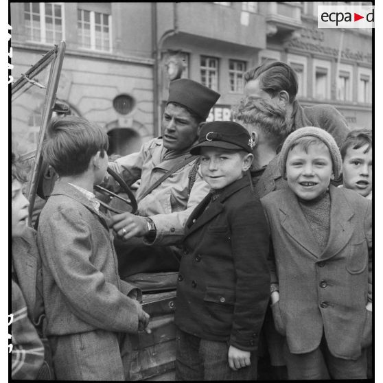 Zouave d'une unité de la 5e DB dans Ravensburg.