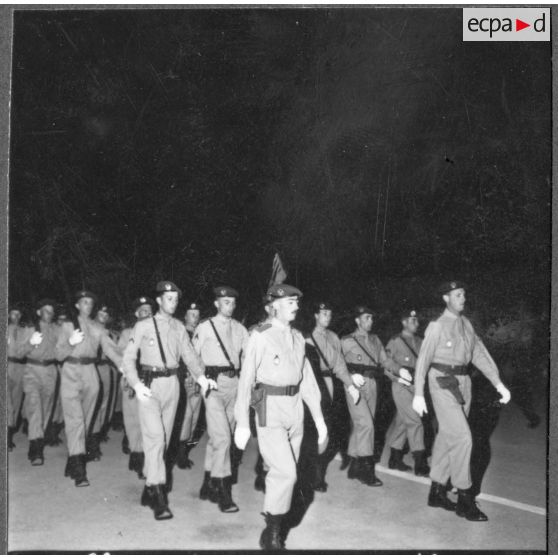 Base maréchal de Lattre d'Aïn Arnat. Défilé des troupes devant les autorités.