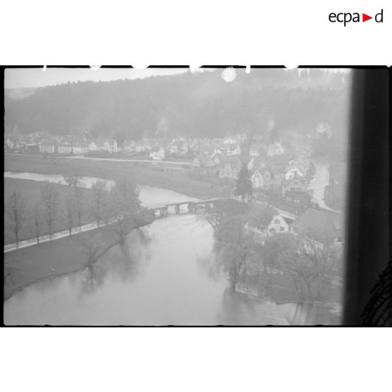 Vue sur une boucle du Danube depuis une fenêtre du château de Sigmaringen.