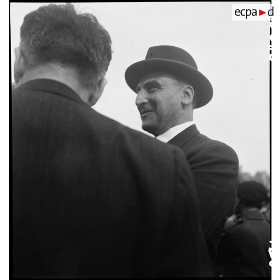 Cérémonie à l'Arc de Triomphe.