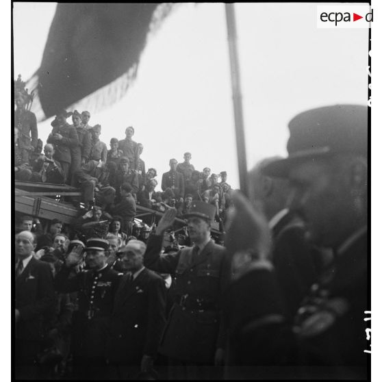 Cérémonie à l'Arc de Triomphe.
