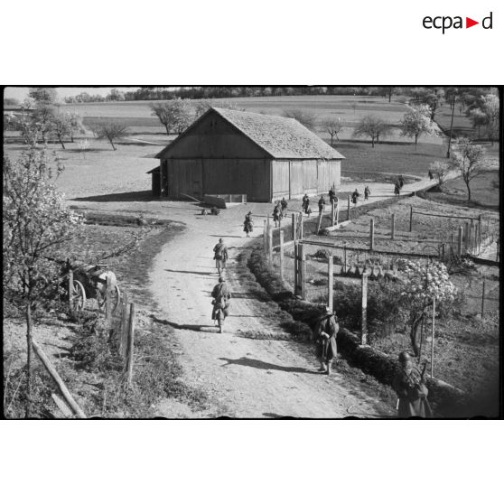 Progression du 4e RTT de la 3e DIA dans les environs de Stuttgart ou Pforzheim.