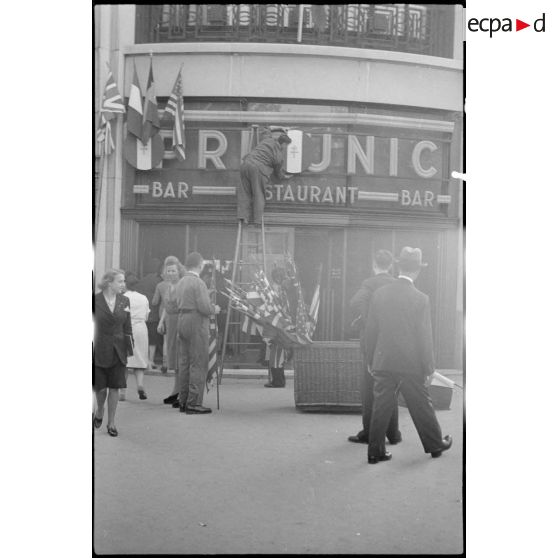 Pavoisement d'une devanture.