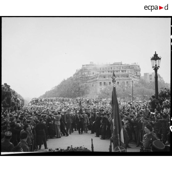 Cérémonie sur la tombe du Soldat inconnu.