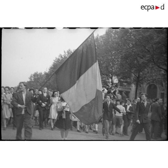 Défilés sur les Champs-Elysées.