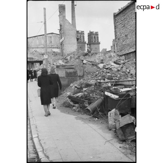 La ville de Magdeburg (ou Magdebourg) ou de Kassel (ou Cassel) en ruine.