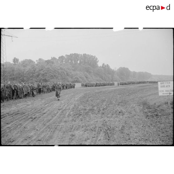 Déplacement de prisonniers de guerre allemands.