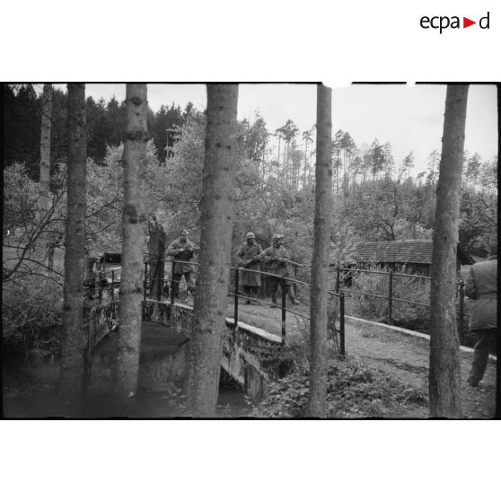 Troupes françaises en progression vers l'Autriche.