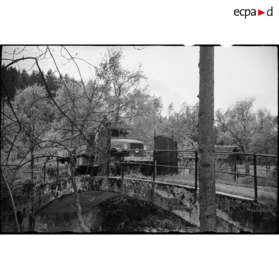 Troupes françaises en progression vers l'Autriche.