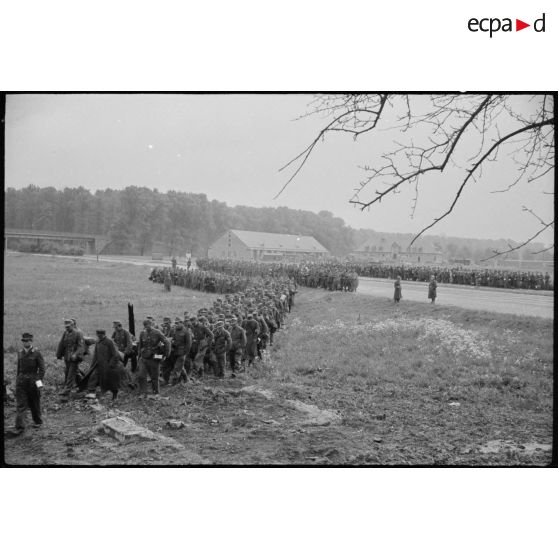 Déplacement de prisonniers de guerre allemands.