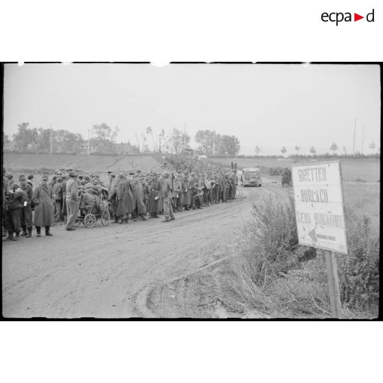 Déplacement de prisonniers de guerre allemands.