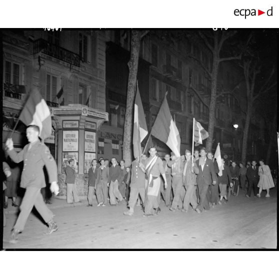 Les cérémonies du 9 mai 1945 à Tende en présence du général Doyen (légende provisoire).