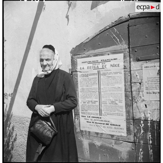 Les cérémonies du 9 mai 1945 à Tende en présence du général Doyen (légende provisoire).