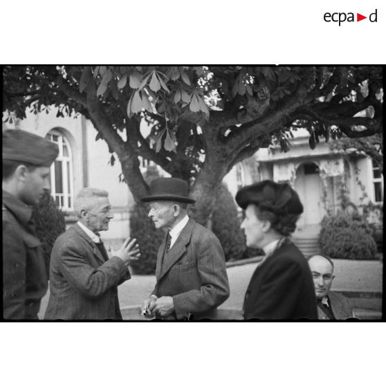 Le général d'armée Maxime Weygand et son épouse.