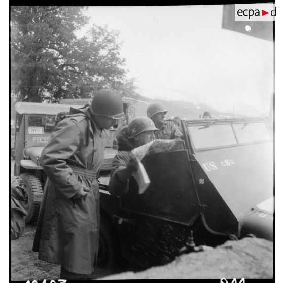Le major général John O'Daniel, commandant la 3e division d'infanterie américaine (3e DI US).