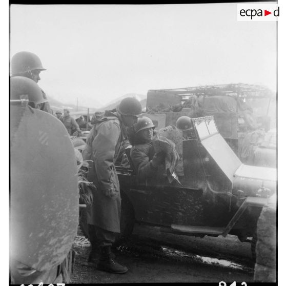 Le major général John O'Daniel, commandant la 3e division d'infanterie américaine.