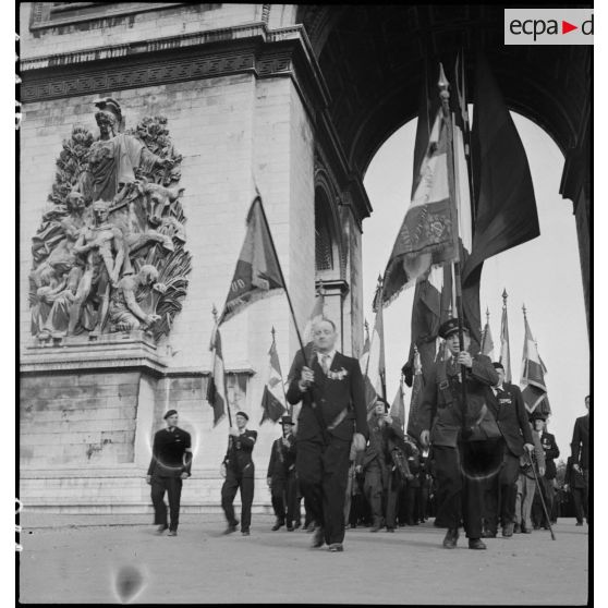 Cérémonie à l'Arc de Triomphe.